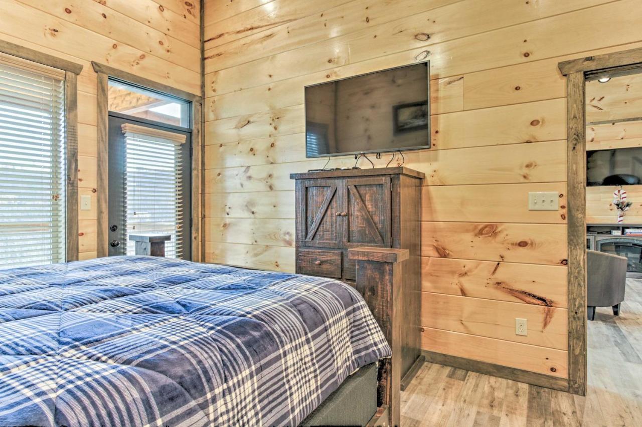 Smoky Mountain Hideaway With Hot Tub, Deck And Views! Villa Gatlinburg Exterior photo