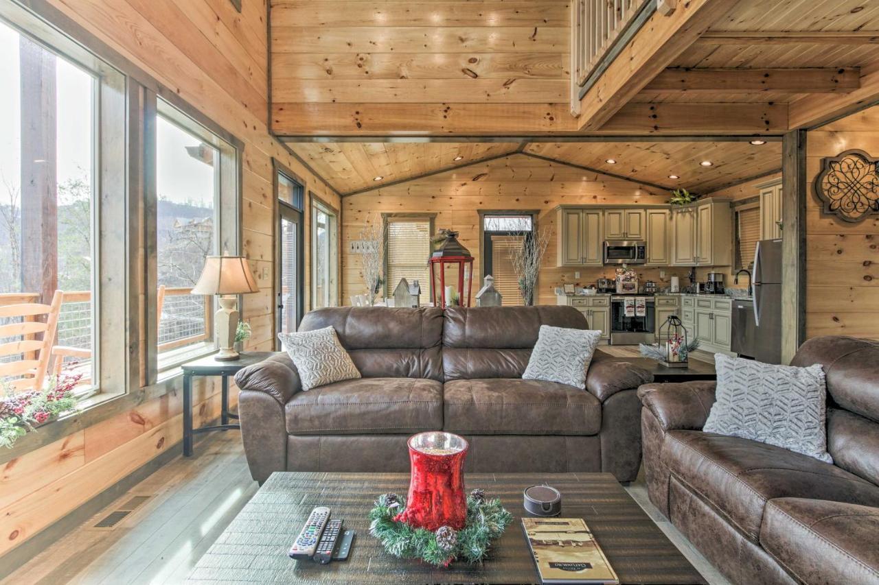 Smoky Mountain Hideaway With Hot Tub, Deck And Views! Villa Gatlinburg Exterior photo