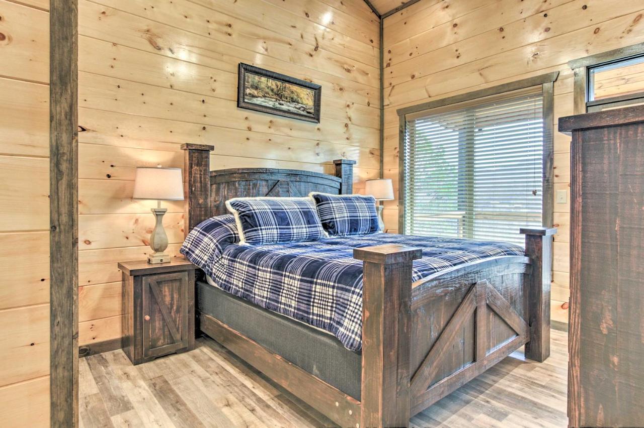 Smoky Mountain Hideaway With Hot Tub, Deck And Views! Villa Gatlinburg Exterior photo