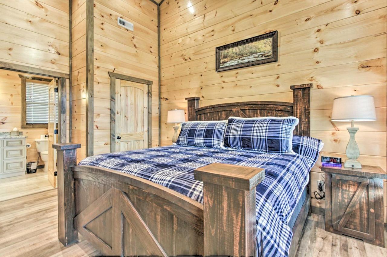 Smoky Mountain Hideaway With Hot Tub, Deck And Views! Villa Gatlinburg Exterior photo