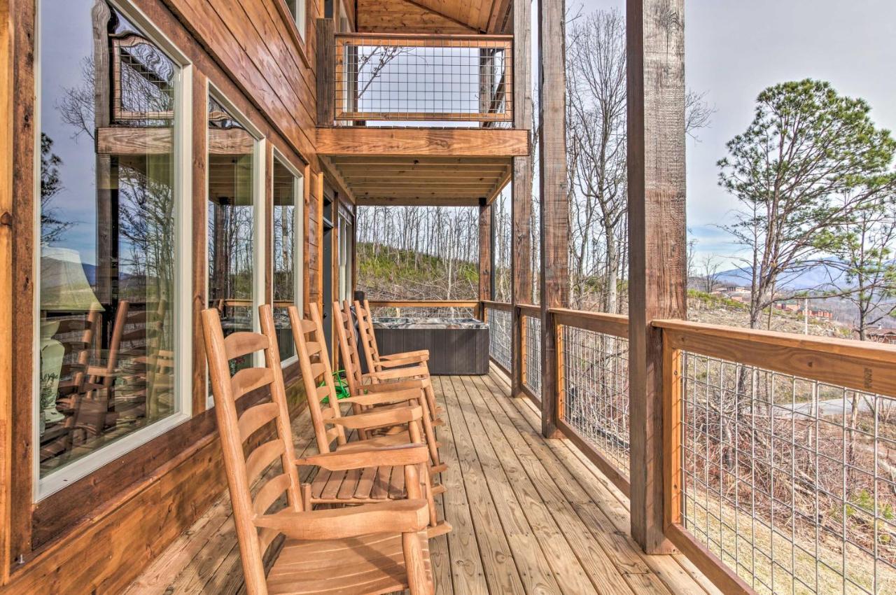 Smoky Mountain Hideaway With Hot Tub, Deck And Views! Villa Gatlinburg Exterior photo