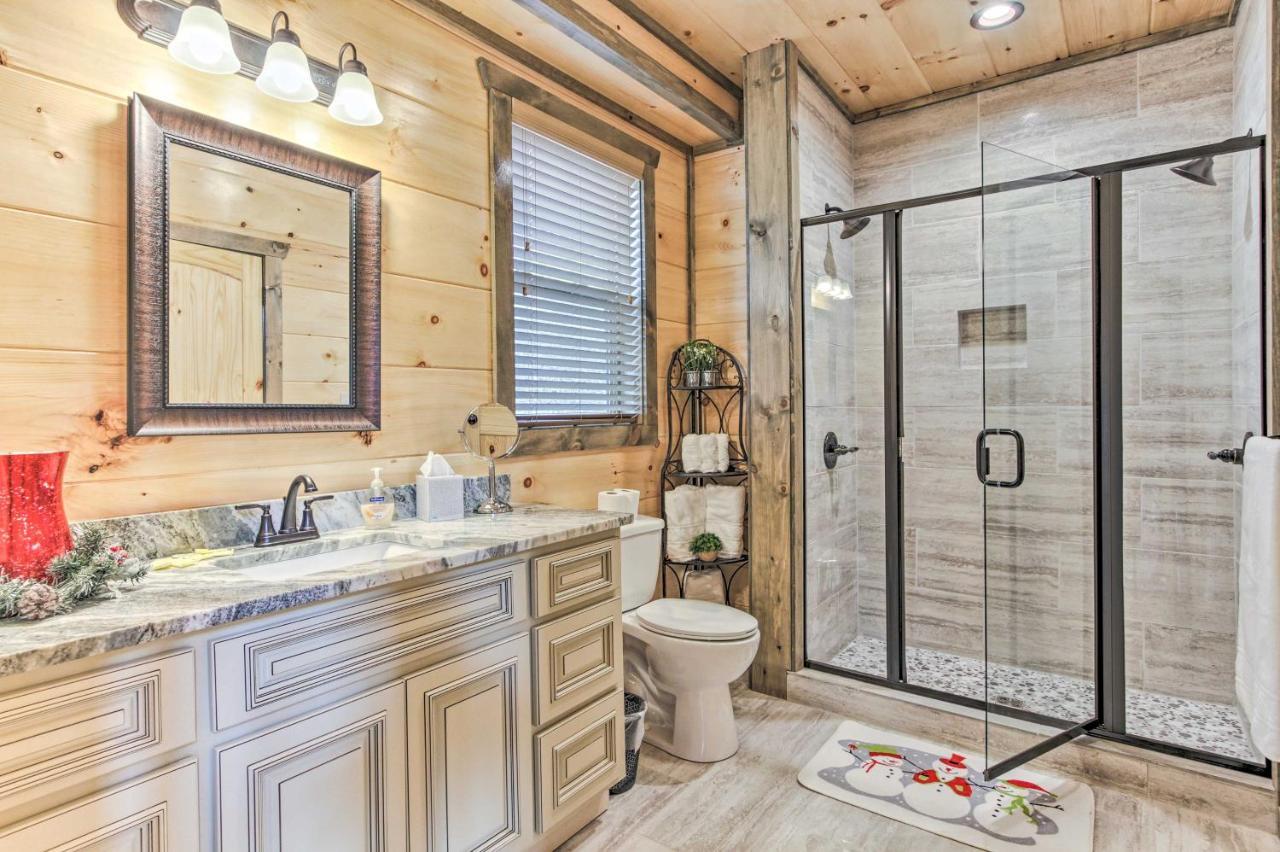 Smoky Mountain Hideaway With Hot Tub, Deck And Views! Villa Gatlinburg Exterior photo
