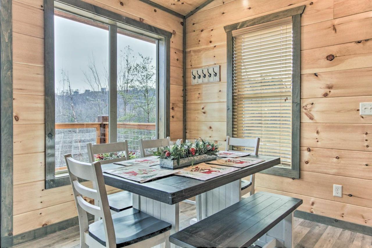 Smoky Mountain Hideaway With Hot Tub, Deck And Views! Villa Gatlinburg Exterior photo