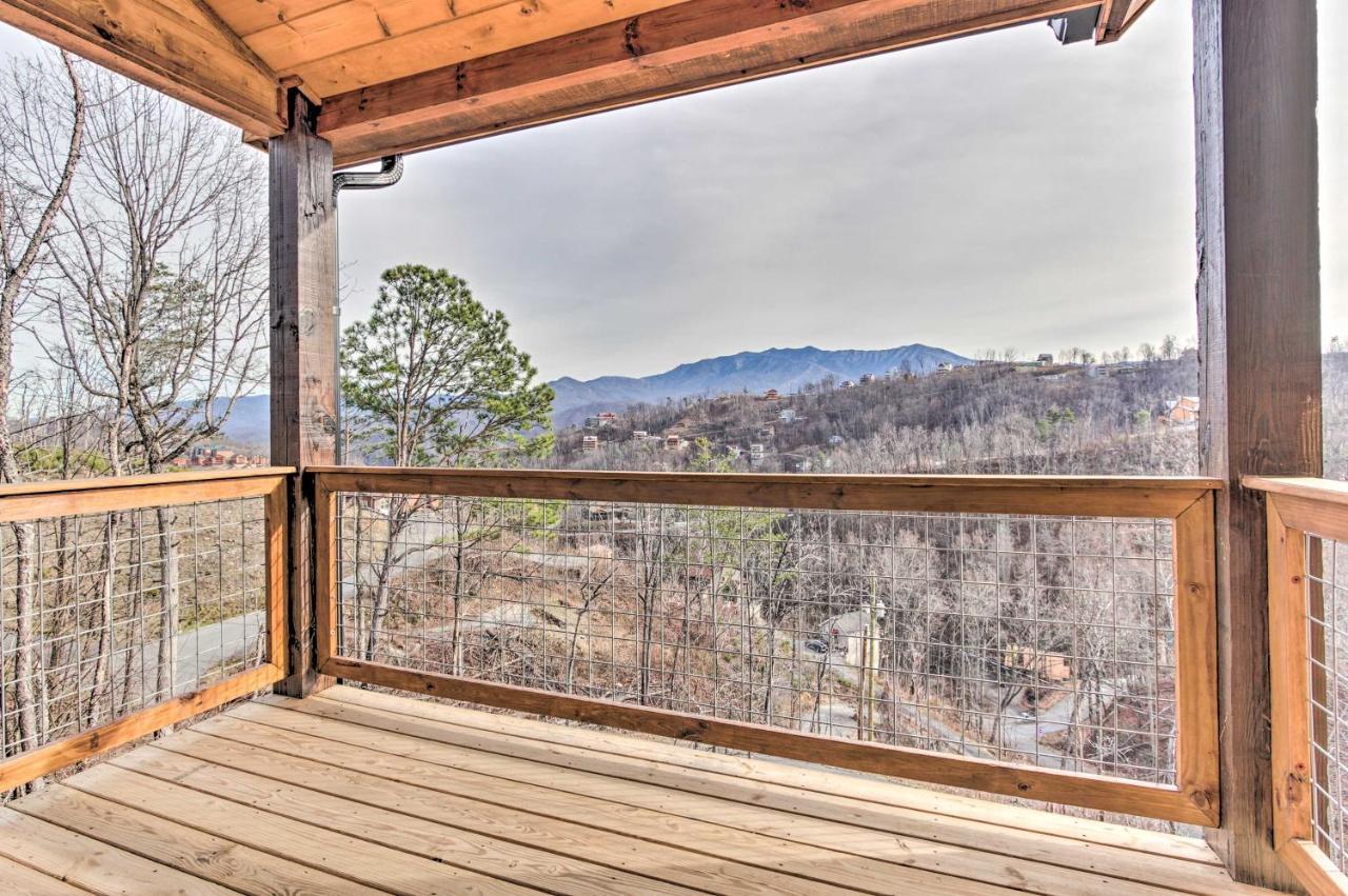 Smoky Mountain Hideaway With Hot Tub, Deck And Views! Villa Gatlinburg Exterior photo