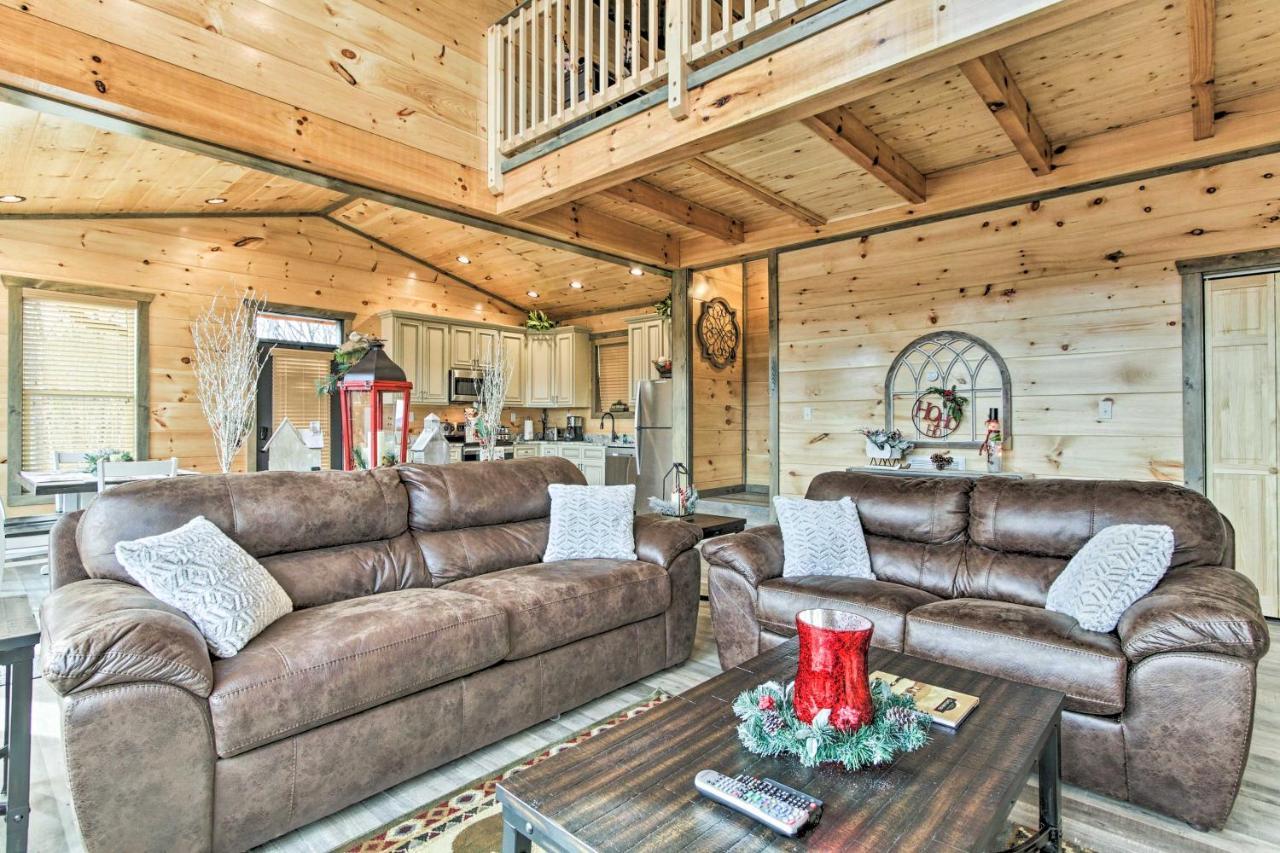 Smoky Mountain Hideaway With Hot Tub, Deck And Views! Villa Gatlinburg Exterior photo